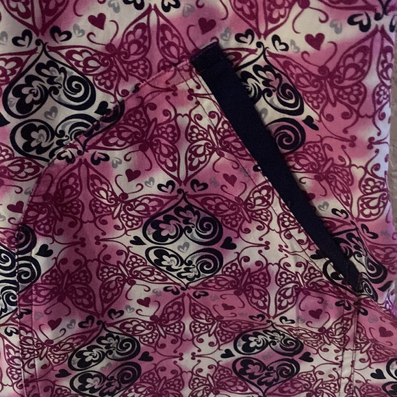 NRG by Barco Stretch Scrub Top. Size Large - Picture 6 of 7